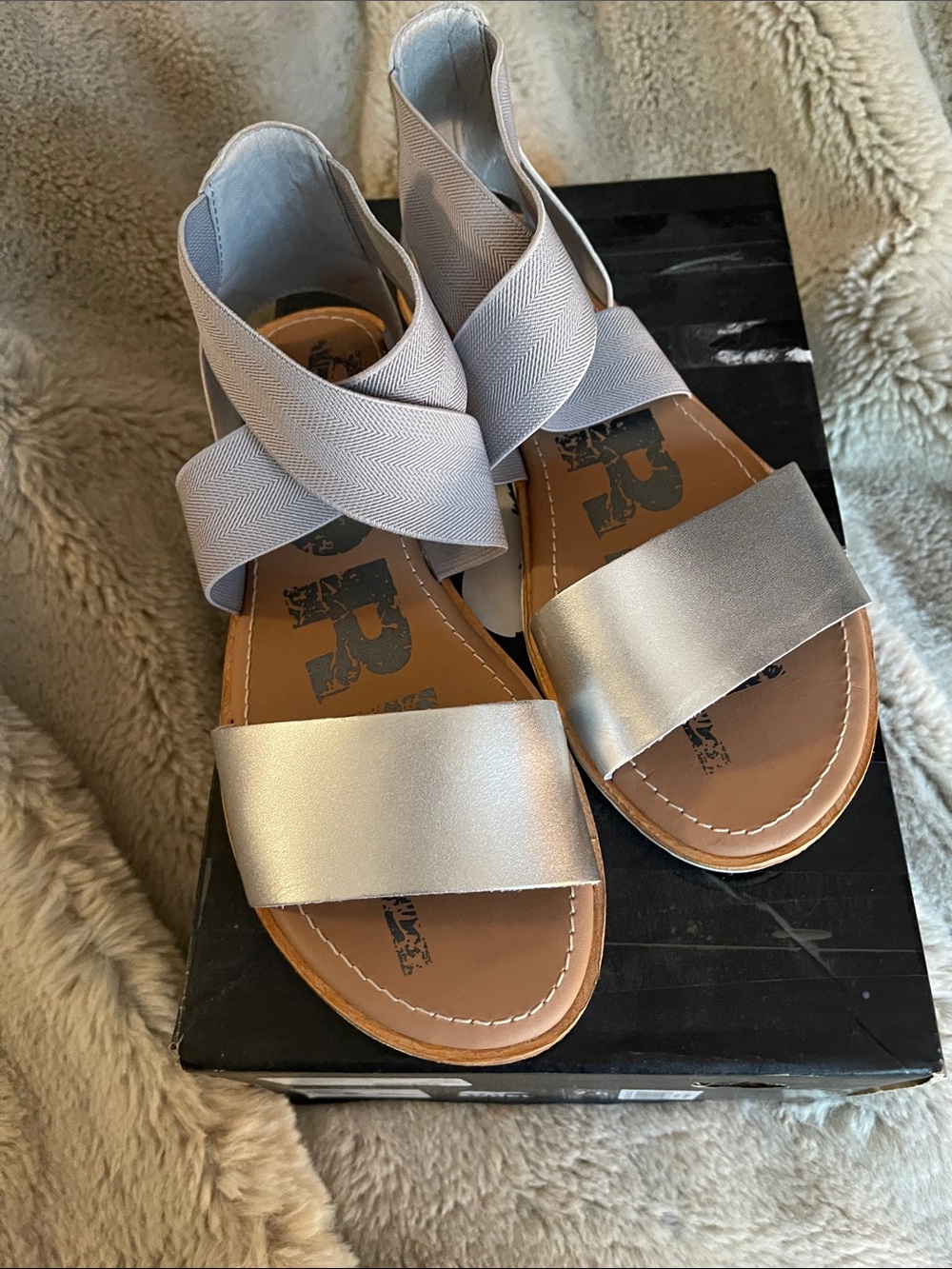Sorel Ella sandals in pure silver - size 7.5 - excellent condition in box